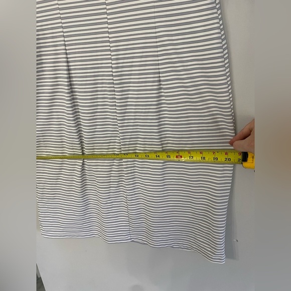 J. McLaughlin Women’s Large Gray and White Striped Sleeveless Shift Midi Dress - Picture 8 of 9